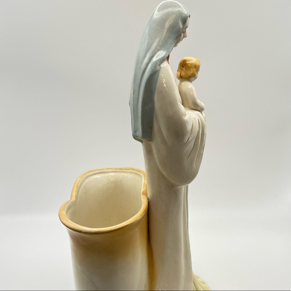 VINTAGE VIRGIN MARY AND BABY JESUS
PORCELAIN CERAMIC FIGURINE PLANTER - Picture 2 of 8